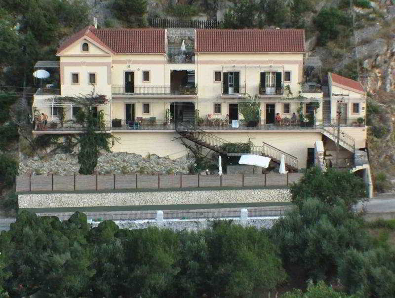 Aristotelis Apartments Frikes Eksteriør bilde